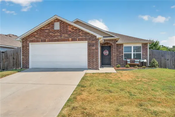 4889 W Hoover Loop, Fayetteville, AR 72704