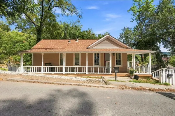 35 Mountain Street, Eureka Springs, AR 72632