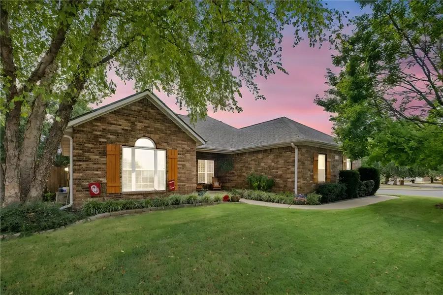 2100 Montclair Avenue, Siloam Springs, AR 72761 - #2