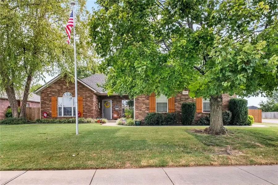 2100 Montclair Avenue, Siloam Springs, AR 72761 - #3