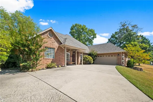 9421 Mountain Lake Drive, Rogers, AR 72756