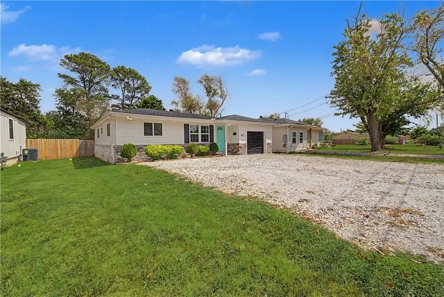1023 S B Street, Rogers, AR 72756 - #2