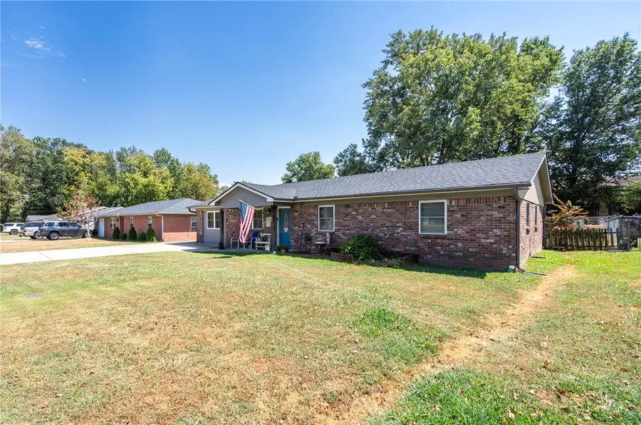 902 W Harvard Street, Siloam Springs, AR 72761 - #3