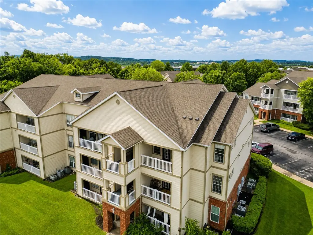 4254 NE Meadow Creek #302, Fayetteville, AR 72703 - #1