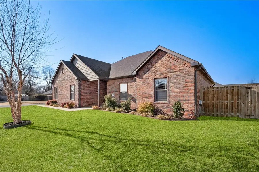 555 Harrison Street, Pea Ridge, AR 72751 - #2