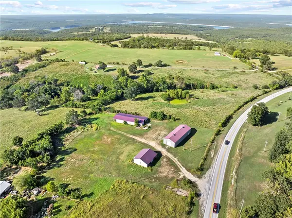 379 E 14 Highway, Lead Hill, AR 72644