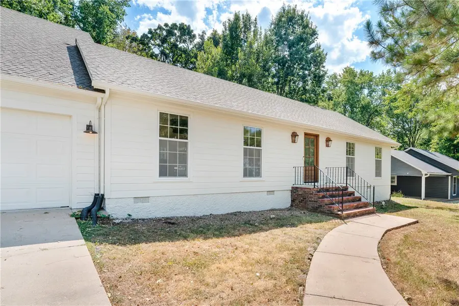 1819 E Viewpoint Drive, Fayetteville, AR 72701 - #2