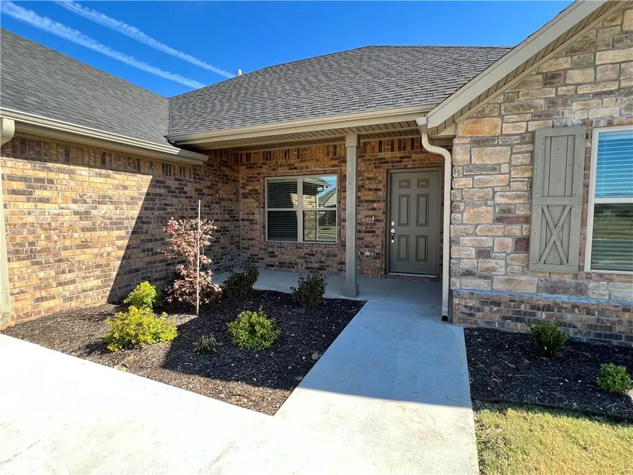 942 Fair Oaks Street, Tontitown, AR 72762 - #2