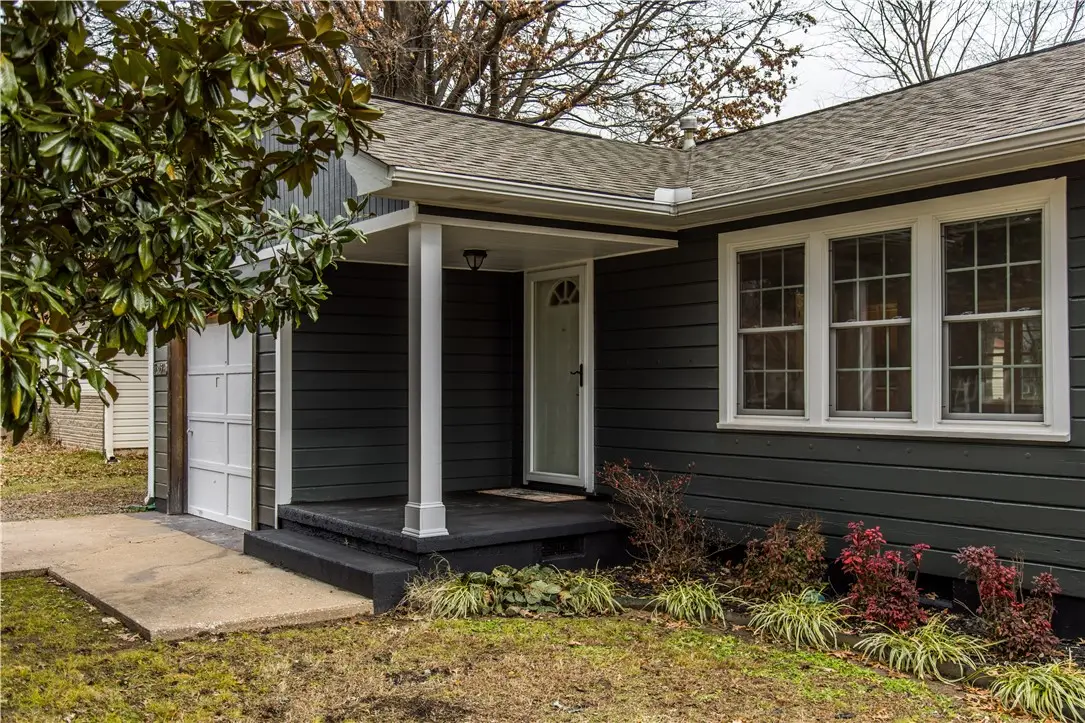 315 S Seward, Siloam Springs, AR 72761 - #1
