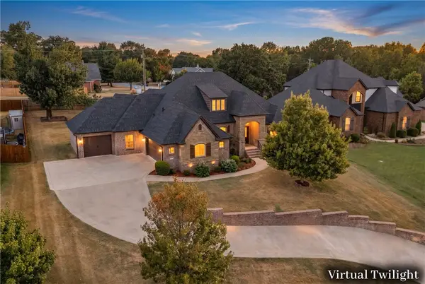 2105 NW Small Oaks Street, Bentonville, AR 72712