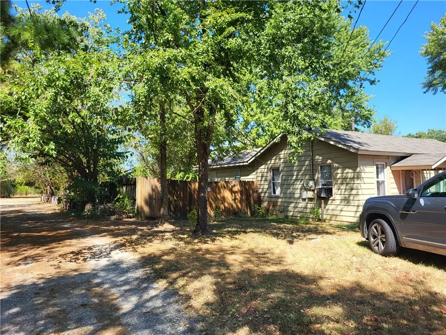 411 S West Avenue, Lincoln, AR 72744 - #2