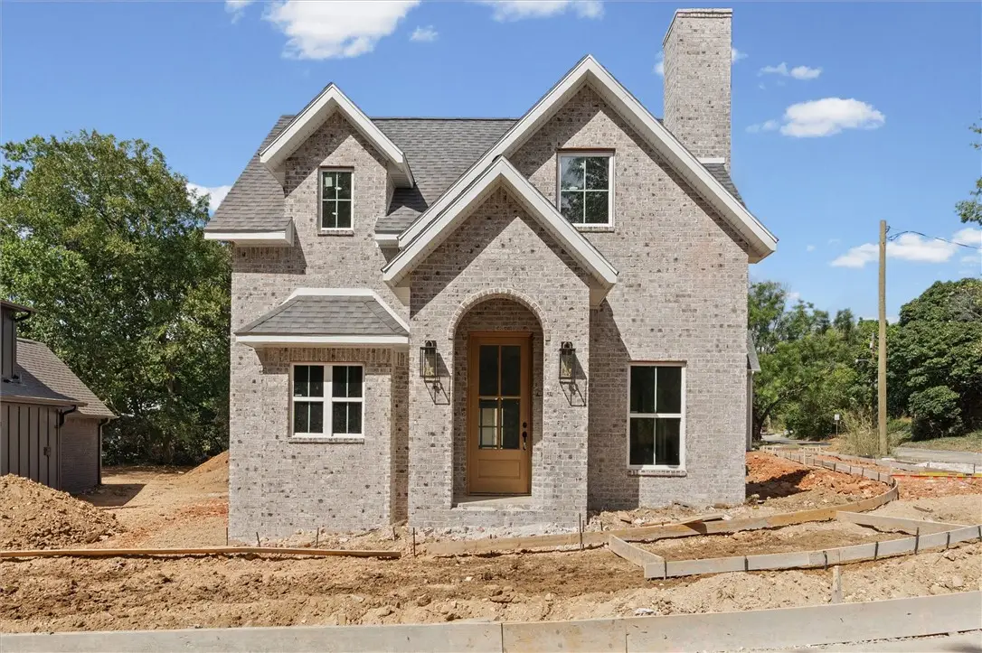 240 E 4th Street, Fayetteville, AR 72701 - #1