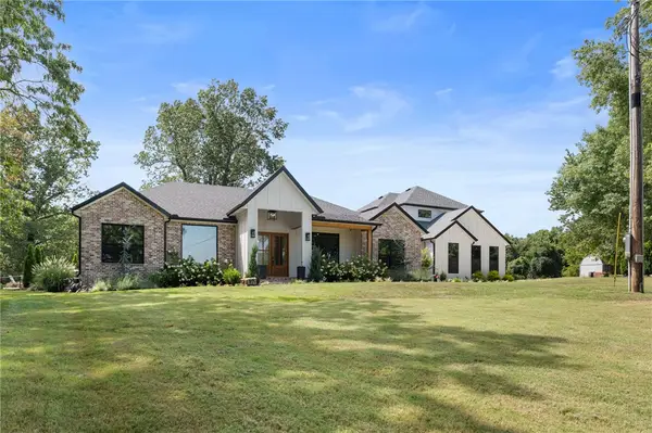 3335 Barrington Road, Tontitown, AR 72704