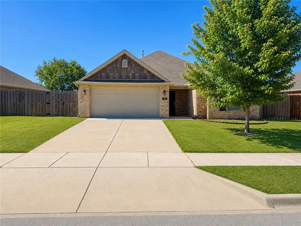 910 Silverthorn Drive, Centerton, AR 72719 - #1