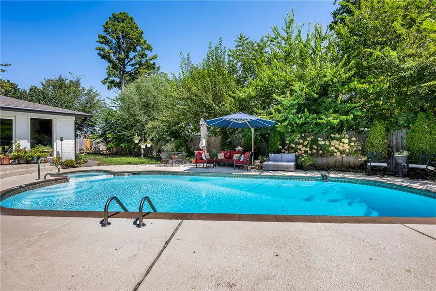 404 NW H Street, Bentonville, AR 72712 - #2