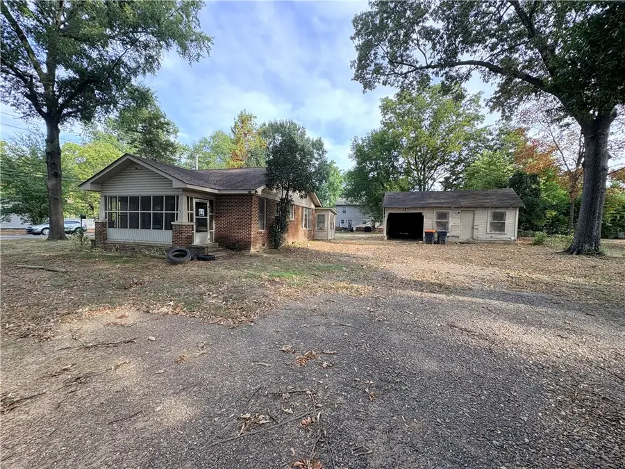 401 E F Street, Russellville, AR 72801 - #2