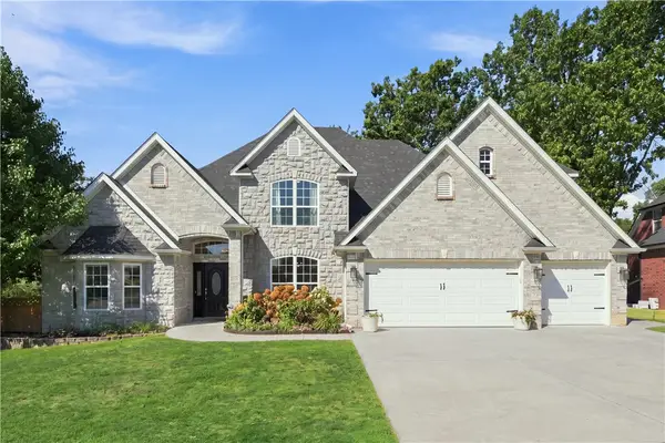 1300 NE Plymouth Drive, Bentonville, AR 72712