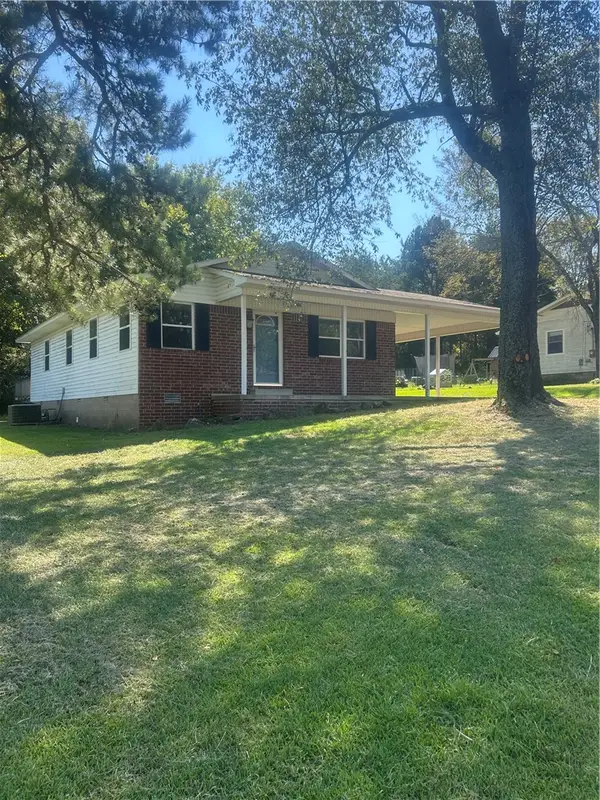 2808 N Greenwich Avenue, Russellville, AR 72802