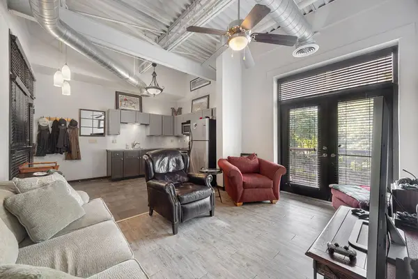 313 E Lafayette Street #304, Fayetteville, AR 72701