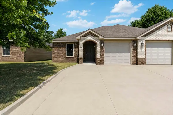 3302 SW Victoria Place #D, Bentonville, AR 72712