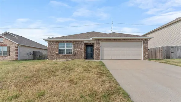 1590 Edinburgh Drive, Centerton, AR 72719