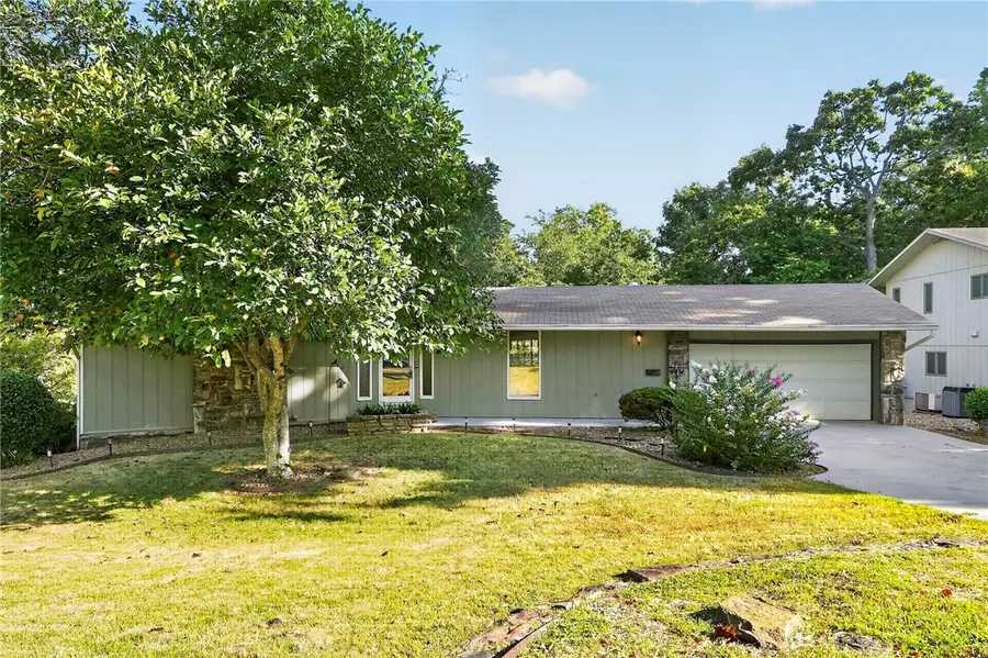 8 London Drive, Bella Vista, AR 72715 - #2