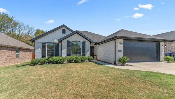 1831 S D Street, Rogers, AR 72756