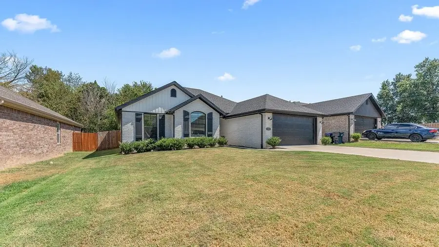 1831 S D Street, Rogers, AR 72756 - #2