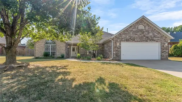 1243 S St Andrews Circle, Fayetteville, AR 72701