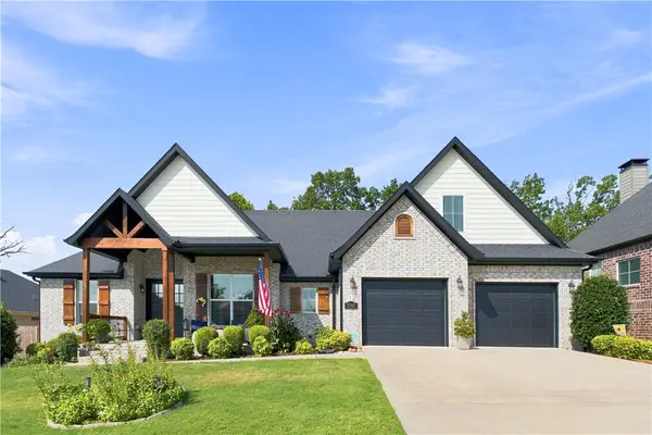 2747 N Grey Squirrel Drive, Fayetteville, AR 72704