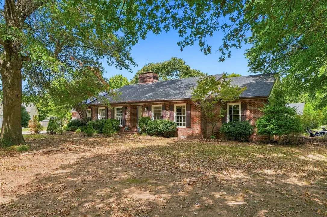 1370 E Wimbledon Place, Fayetteville, AR 72703 - #1