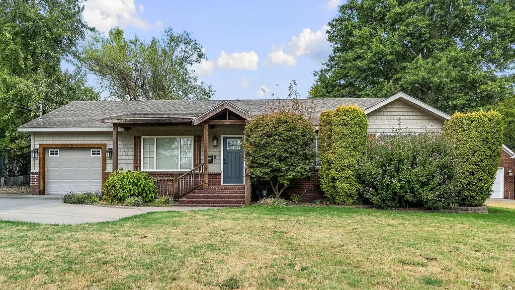207 NW F Street, Bentonville, AR 72712 - #1
