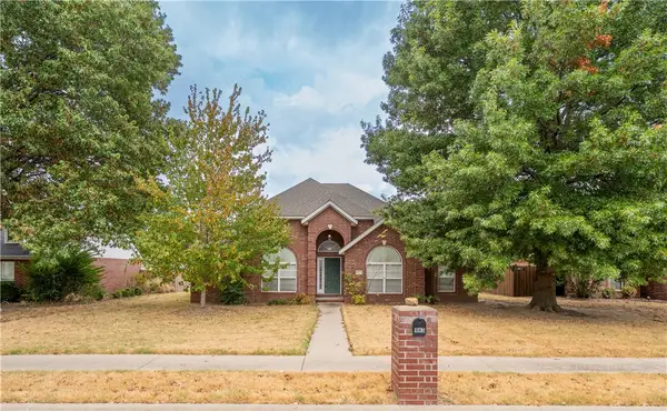 943 N Meadowlands Drive, Fayetteville, AR 72704