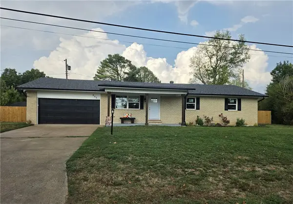 805 Lakeview Drive, Rogers, AR 72756
