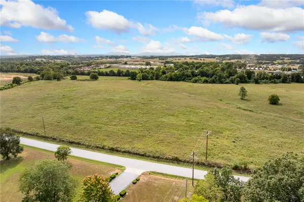 806 Gipson Road, Harrison, AR 72601