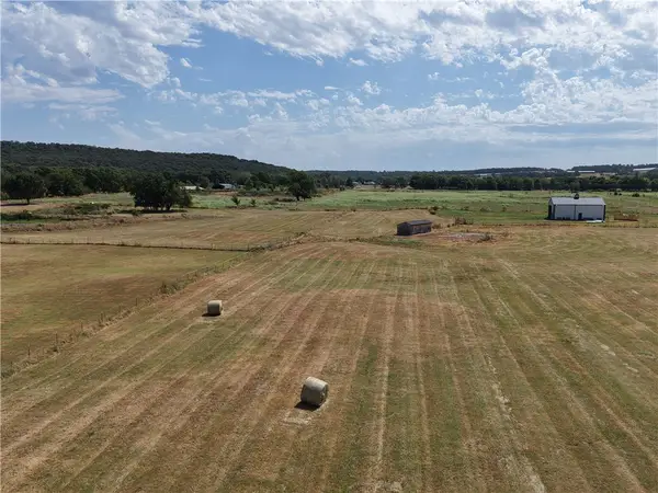 10914 Summers Road, Summers, AR 72769