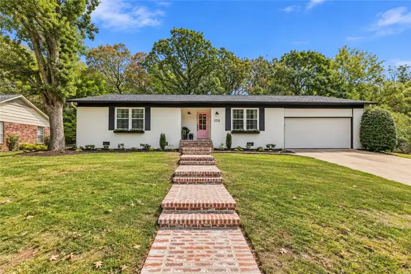 2722 N Stagecoach Drive, Fayetteville, AR 72703