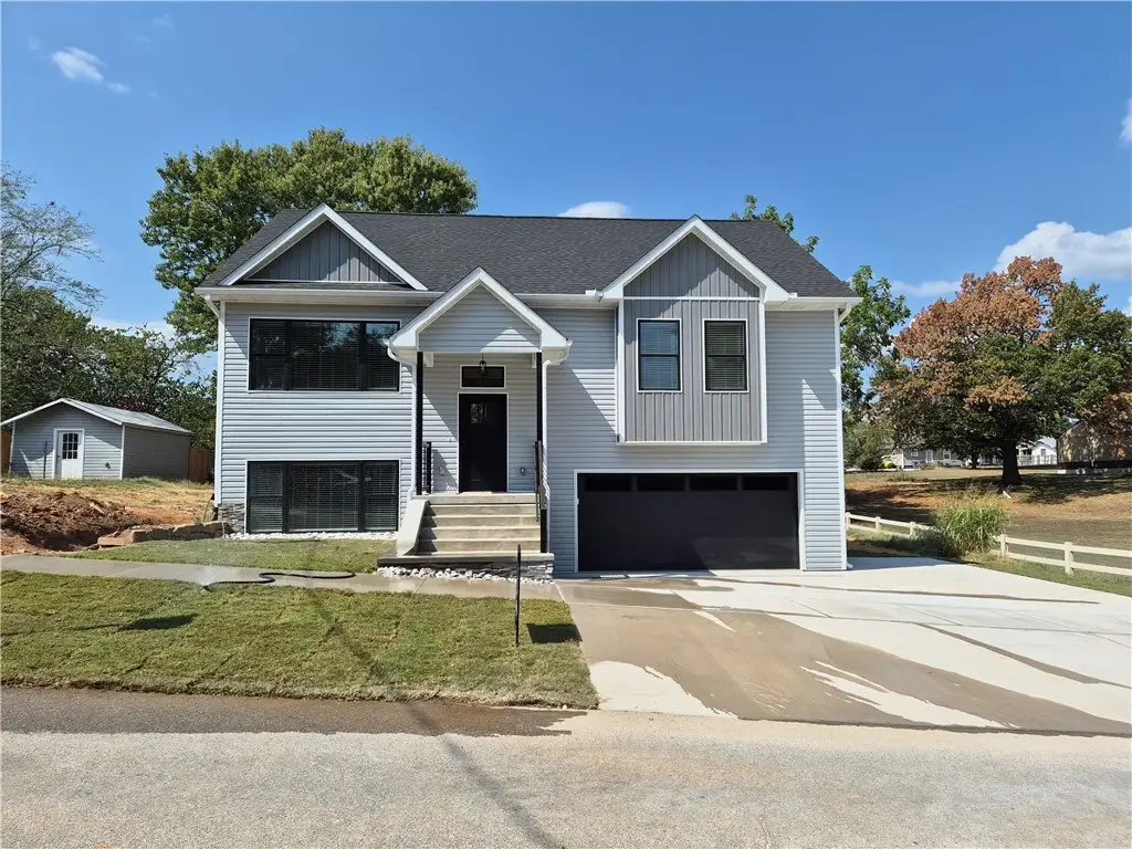 1091 N Davis Street, Pea Ridge, AR 72751 - #1