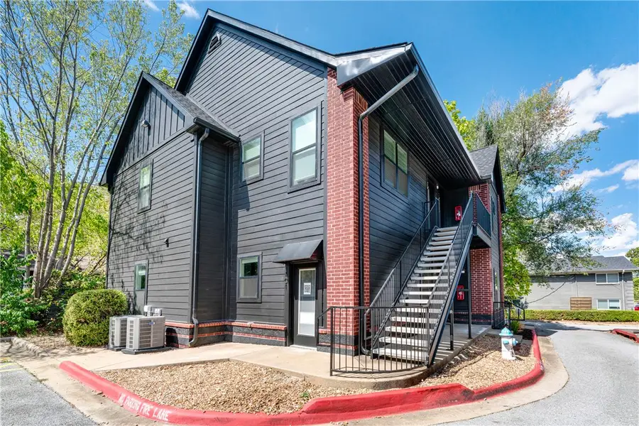 1137 N Leverett Avenue #202, Fayetteville, AR 72703 - #2