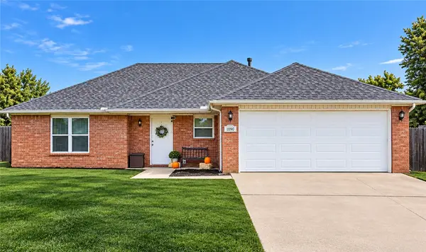 1090 Sunflower Street, Centerton, AR 72719