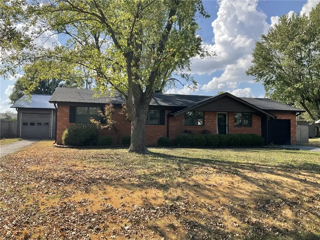 900 S Oak Hill Street, Siloam Springs, AR 72761 - #1