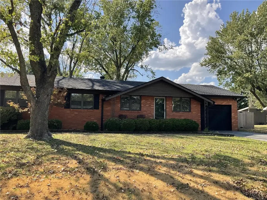 900 S Oak Hill Street, Siloam Springs, AR 72761 - #2