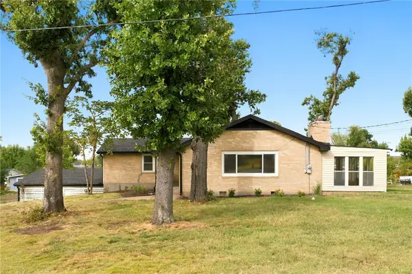 902 N 9th Street, Rogers, AR 72756