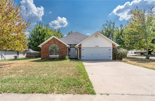 1302 Michael Lane, Siloam Springs, AR 72761