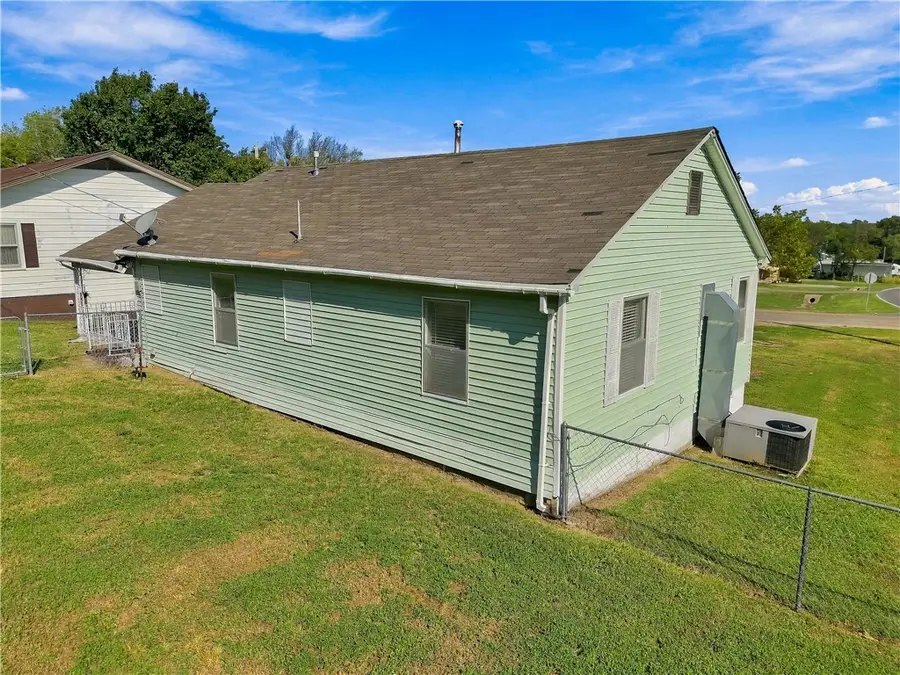 104 Plum Street, Stilwell, OK 74960 - #3