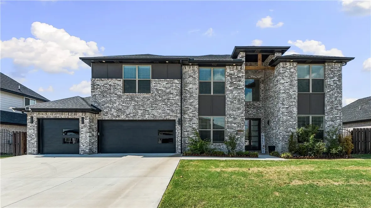 1111 Longbourn Drive, Centerton, AR 72719 - #1