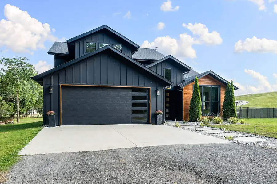 412 NW Cowan Avenue, Gentry, AR 72734 - #3
