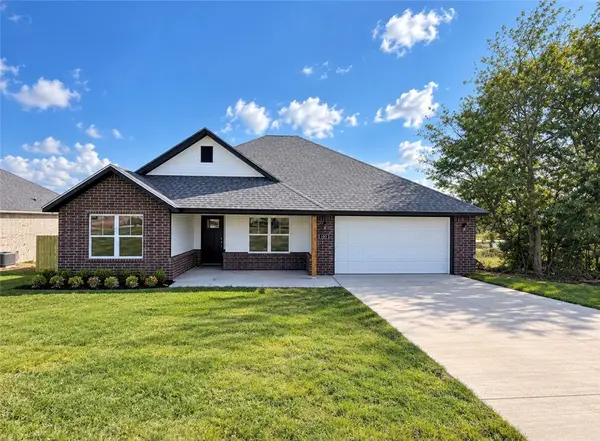 132 Lavona Lane, Huntsville, AR 72740