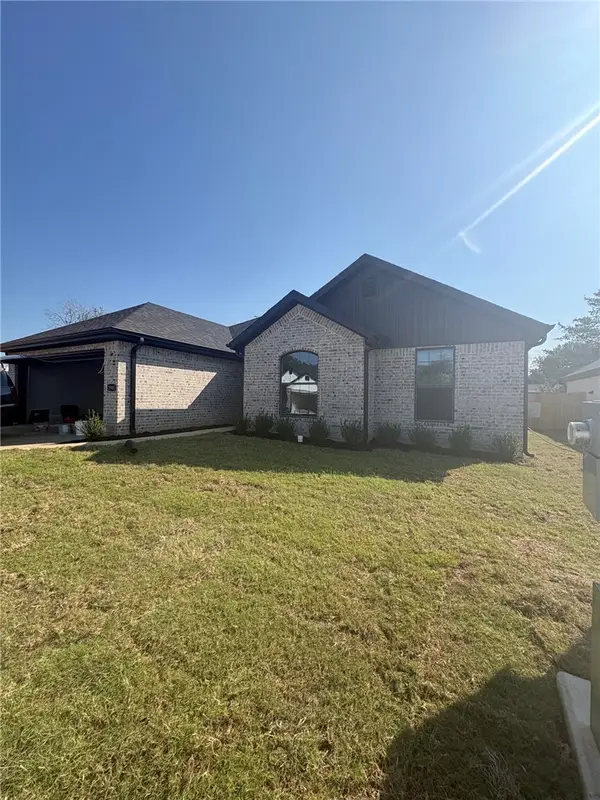 2905 S 2nd Street, Rogers, AR 72758