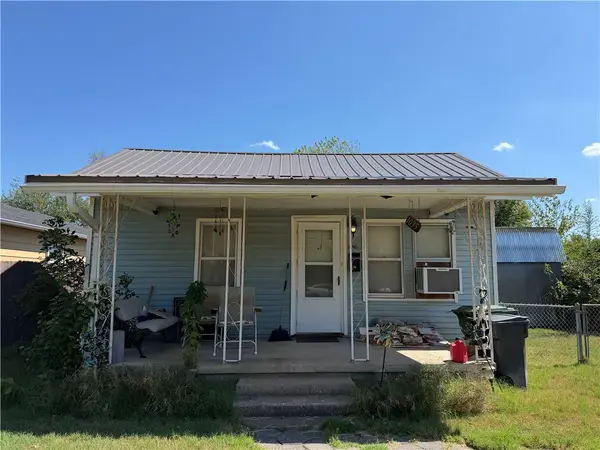 1035 S B Street, Rogers, AR 72756